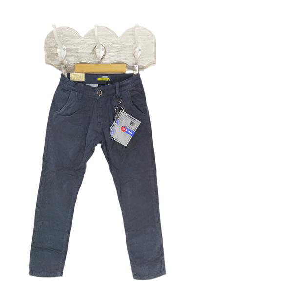 Pantalone con bottone e accessorio laterale. - ZRO-8563