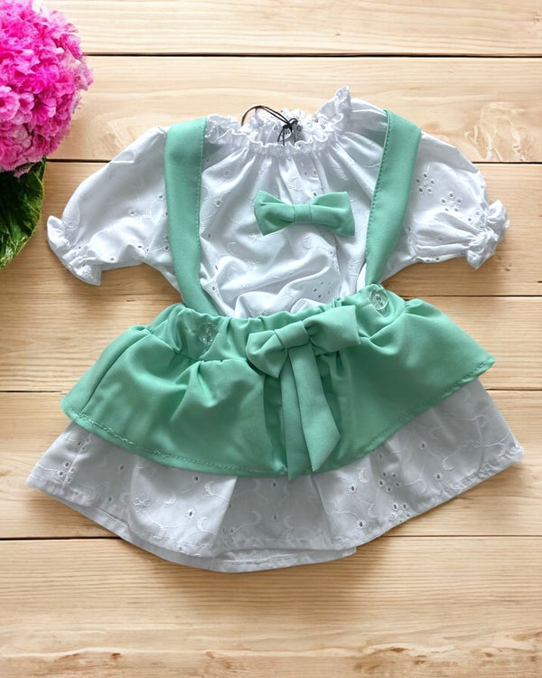 Coordinato
T-shirt in pizzo sangallo;
Salopette con fiocco davanti. - 10224