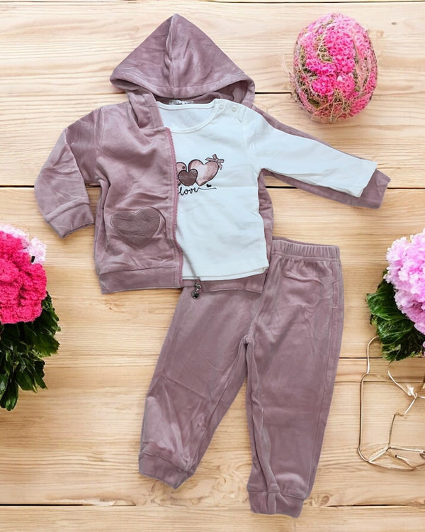 Tuta cuore 3pz
T-Shirt giro collo con stampa 
Felpa con cappuccio e zip 
Pantalone - CNA3221