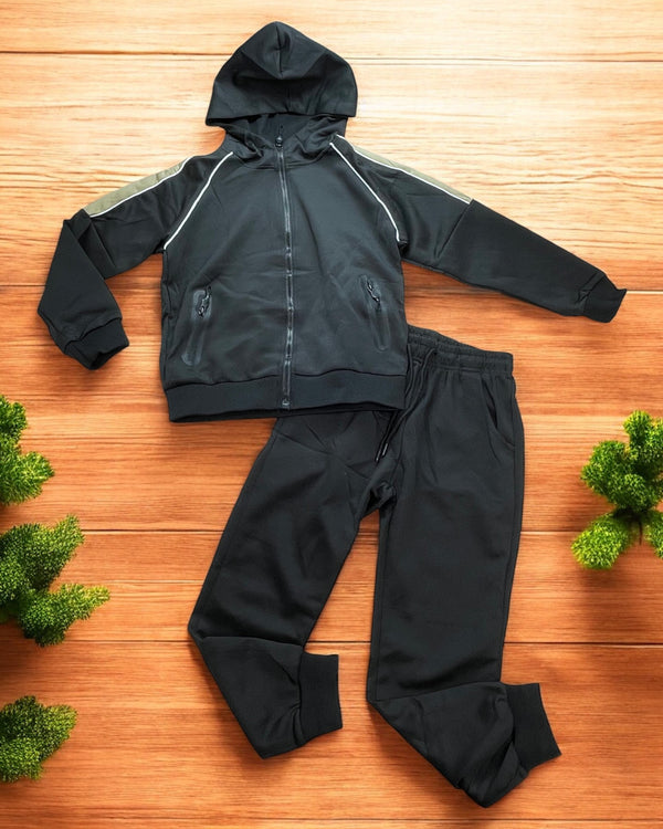 Tuta 2pz
Felpa con cappuccio 
Pantalone - AH83591