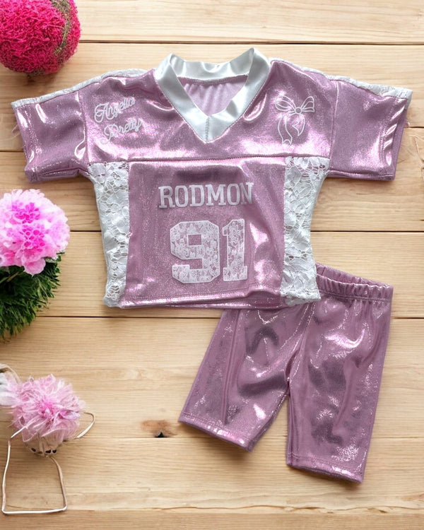 Completo
T-shirt con colletto in raso e stampe;
Leggings ciclista - 0529