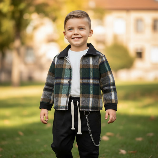 Completo
Camicia a quadri 
T-shirt con stampa
Pantalone moda con catena laterale - 6090