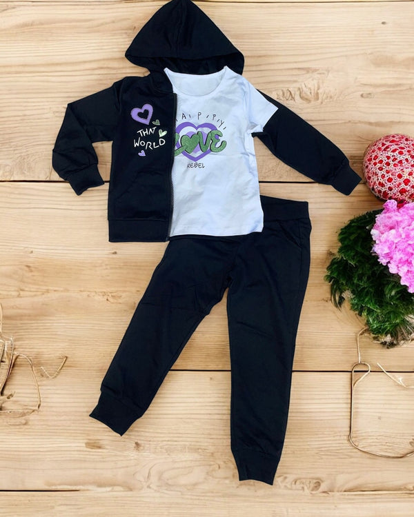 Tuta 3pz
Felpa con cappuccio
Maglia girocollo con stampa
Pantalone - SR-913