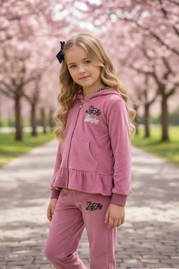 Tuta in ciniglia
Felpa con con voilant 
Pantalone - ZF-6831