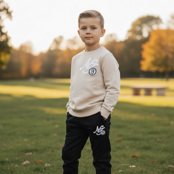 Tuta 2pz
Felpa girocollo con lettere;
Pantalone. - L-565