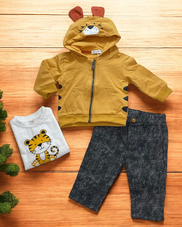 Completo
Felpa con cappuccio
Maglia girocollo con stampa
Pantalone - S-8463