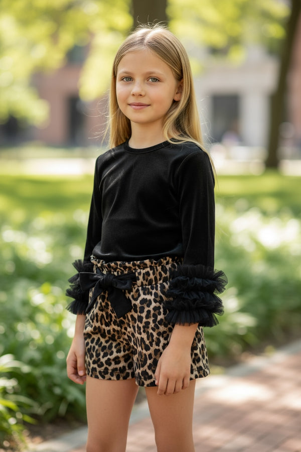 Completo 
Maglia con manica a rouche 
Pantaloncino leopardato - 3672
