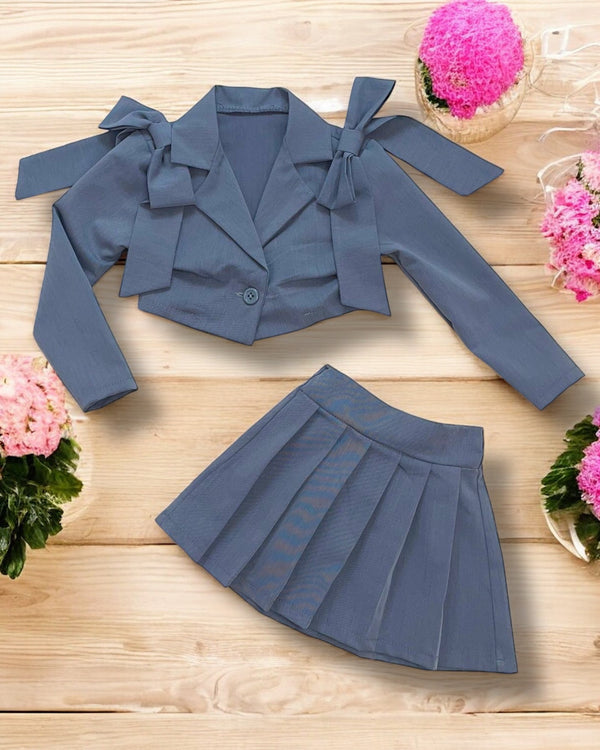 Coordinato 
Giacca con fiocchi sulle spalle
Gonna a pieghe - 38265