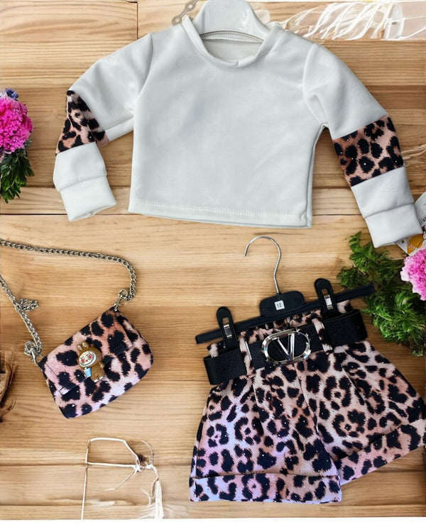 Completo + borsetta Labubu
Felpa girocollo
Pantaloncino leopardato con cinta - 9603