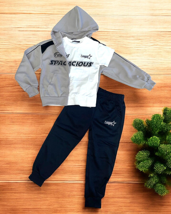 Tuta 3pz
Felpa con cappuccio
Maglia girocollo con stampa
Pantalone - LF-5019