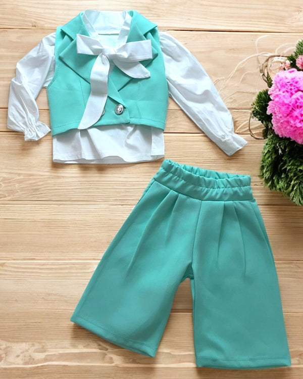 Completo
Camicia
Gilet
Pantalone - 0517