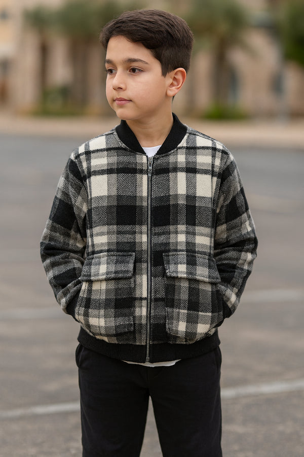 Completo 
Giacca a quadri 
Maglia girocollo
Pantalone - 1093B