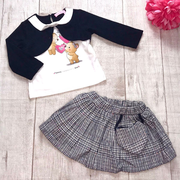 Completo
Maglia con orsetti;
Gonna. - ZF-1015