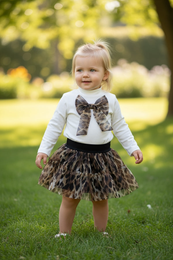 Completo 
Maglia con fioccone centrale
Gonna leopardata - 05110