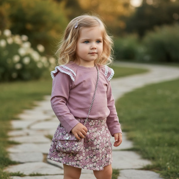 Completo + borsetta
Maglia con volant sulle spalle 
Pantagonna a fiore - 5189