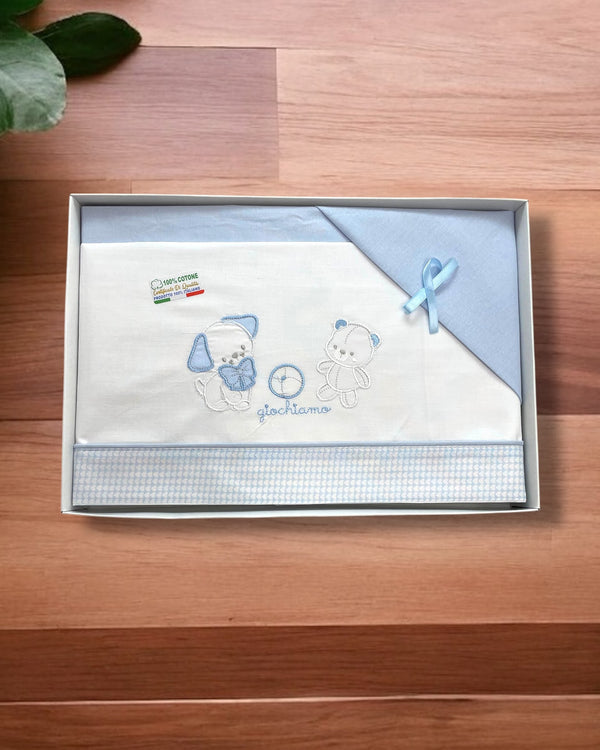 Coordinato lenzuola per carrozzina in cotone
Sopra 85x120cm
Sotto 40x70+10cm
Federa 28x37cm - B0200 dis.126