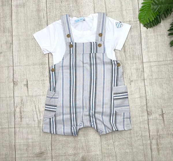Completo
T-shirt;
Salopette. - J-9810