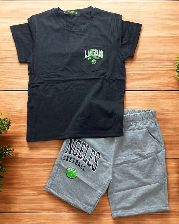 Completo bimbo con t-shirt “Los Angeles Basketball” e bermuda con scritta abbinata. - HY-505