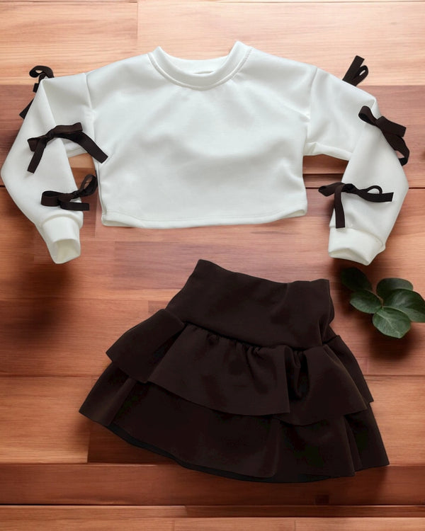 Completo 
Maglia girocollo corta
Gonna a balze - 25363