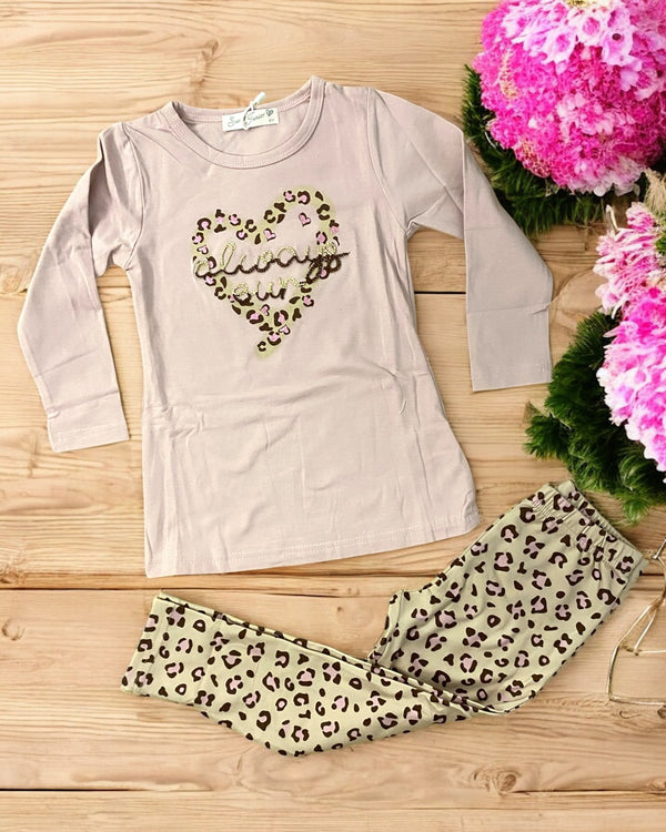 Completo cuore
T-Shirt girocollo
Leggings leopardato - BK761