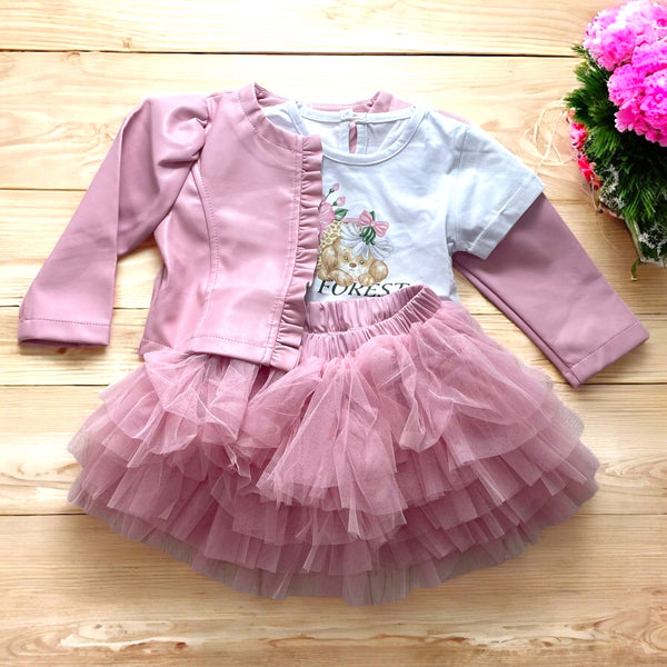 Completo
Giacca in ecopelle
T-shirt
Gonna in tulle - SR-784