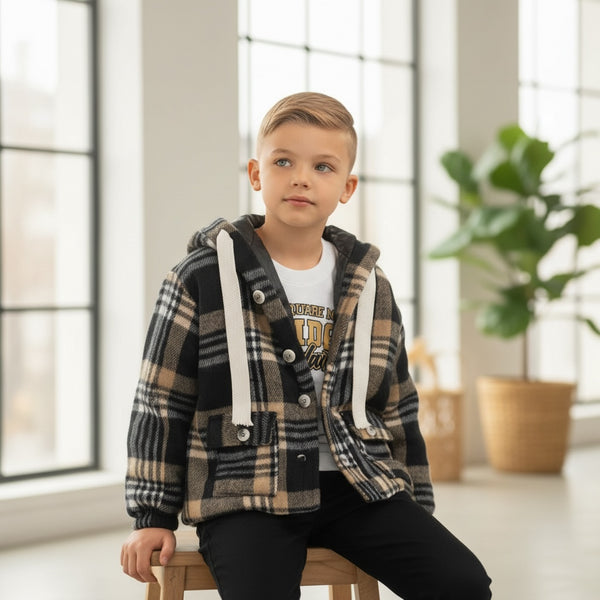 Completo
Giacca a quadri
Felpa giricollo con stampa
Pantalone di tessuto - TRK1196