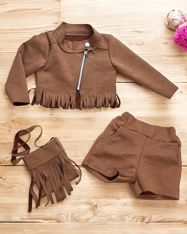 Completo 2pz + borsetta
Giacca con frange
Pantaloncino - 05102