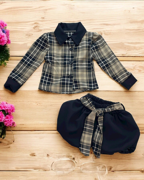 Completo
Camicia a quadri 
Shorts con cintura - 38298