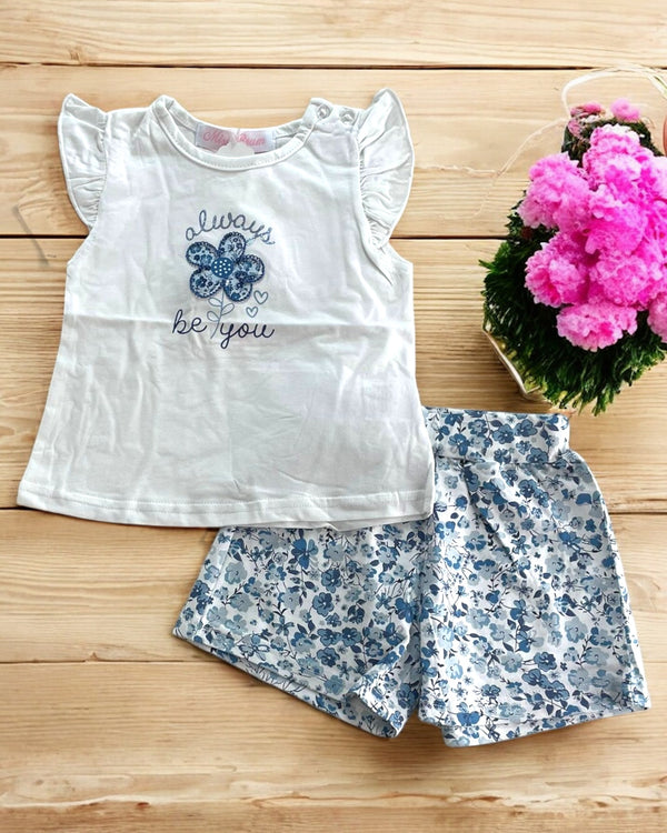 ZYF-029 - Completo fresco e leggero con t-shirt decorata e short fantasia. Perfetto per accompagnare ogni momento con stile e comfort.