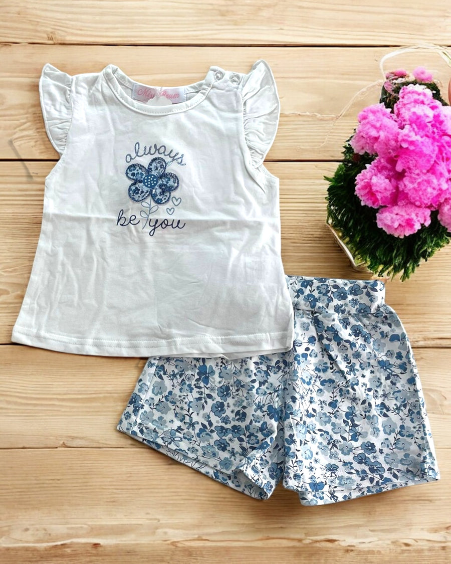 ZYF-029 - Completo fresco e leggero con t-shirt decorata e short fantasia. Perfetto per accompagnare ogni momento con stile e comfort.