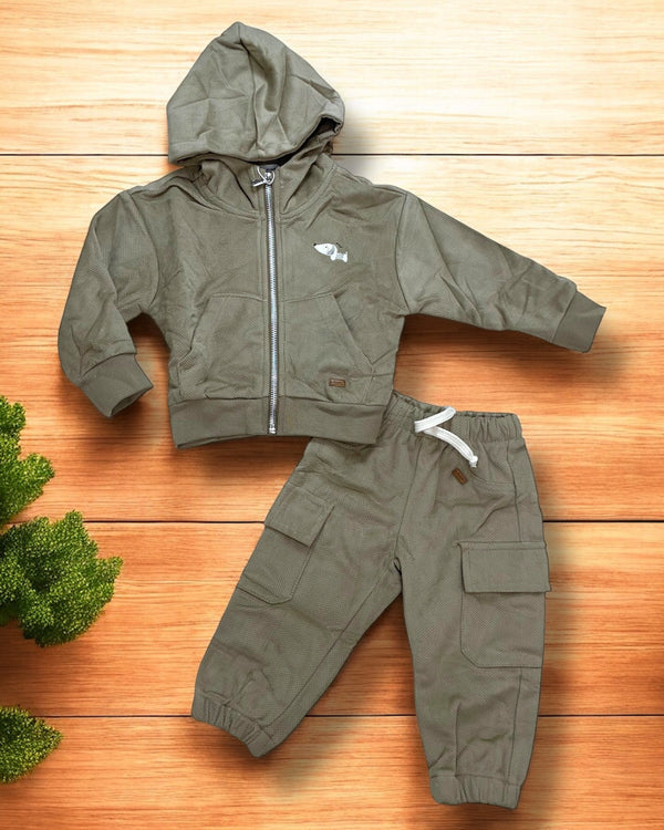 Tuta  2p
Felpa con cappuccio e zip
Pantalone con tasconi - LNO-164-B3